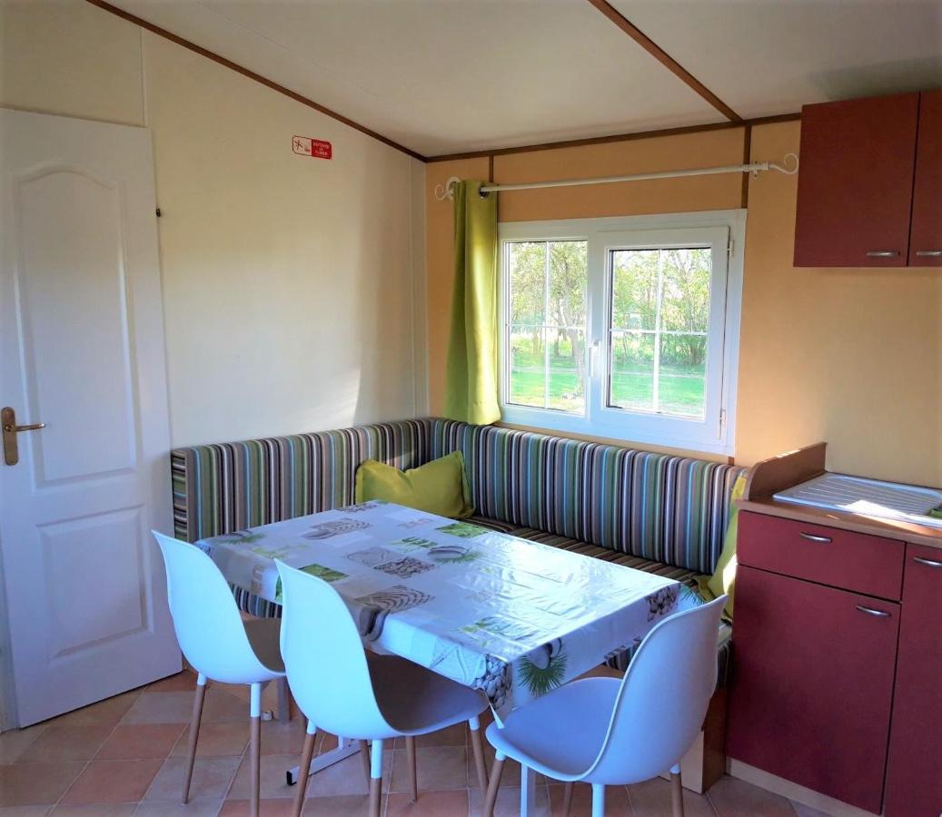 Camping Des 2 Rives- Mobilhomes Etang-sur-Arroux Exterior foto